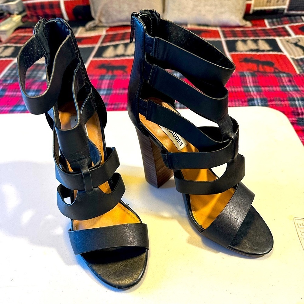 Steve Madden size 6.5 black, leather strapped shoe. - Picture 2 of 10